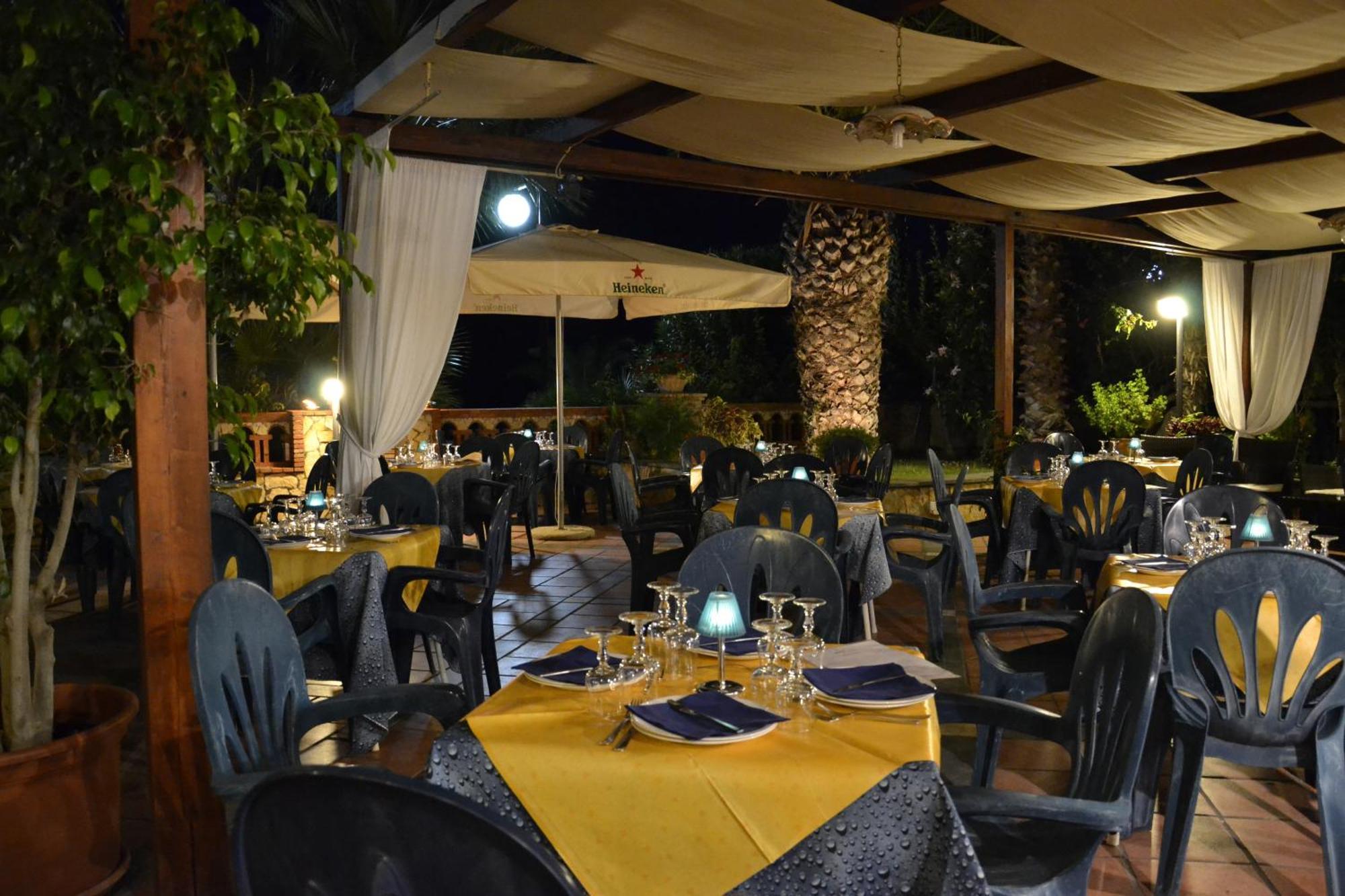索尔玛酒店 SantʼAlessio Siculo 外观 照片