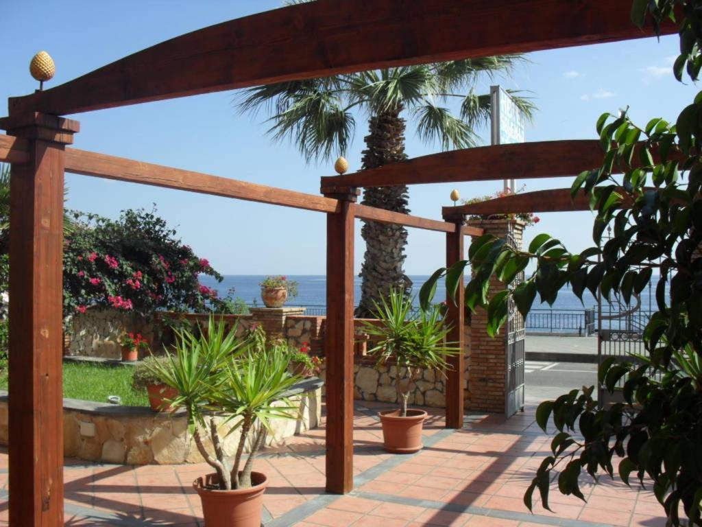 索尔玛酒店 SantʼAlessio Siculo 外观 照片