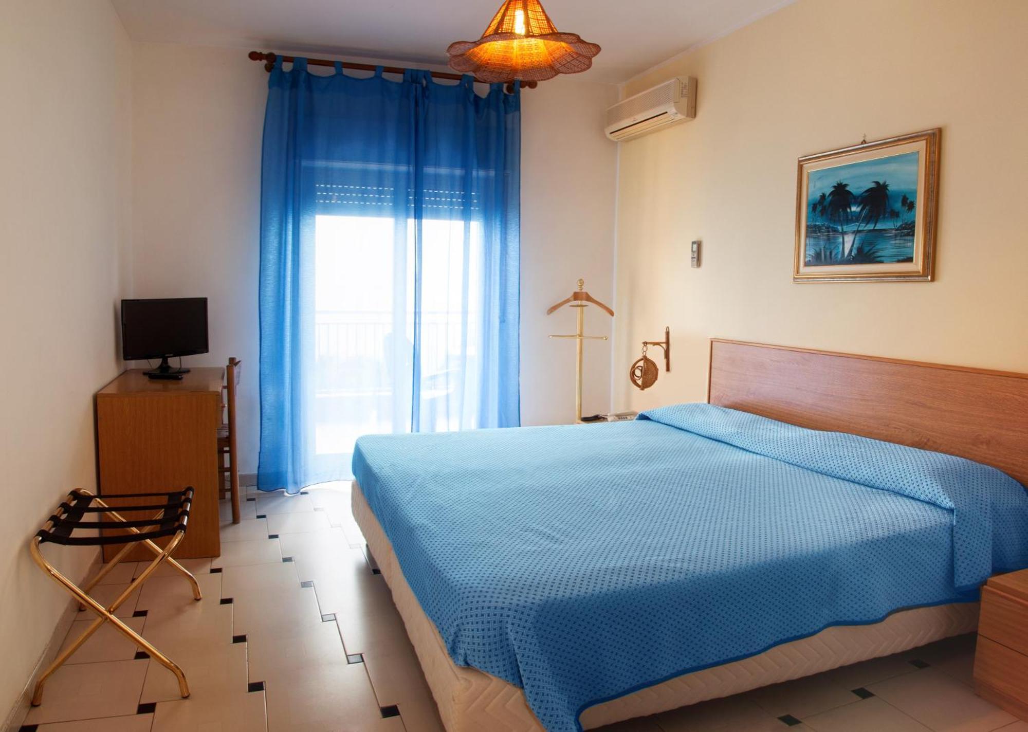 索尔玛酒店 SantʼAlessio Siculo 外观 照片