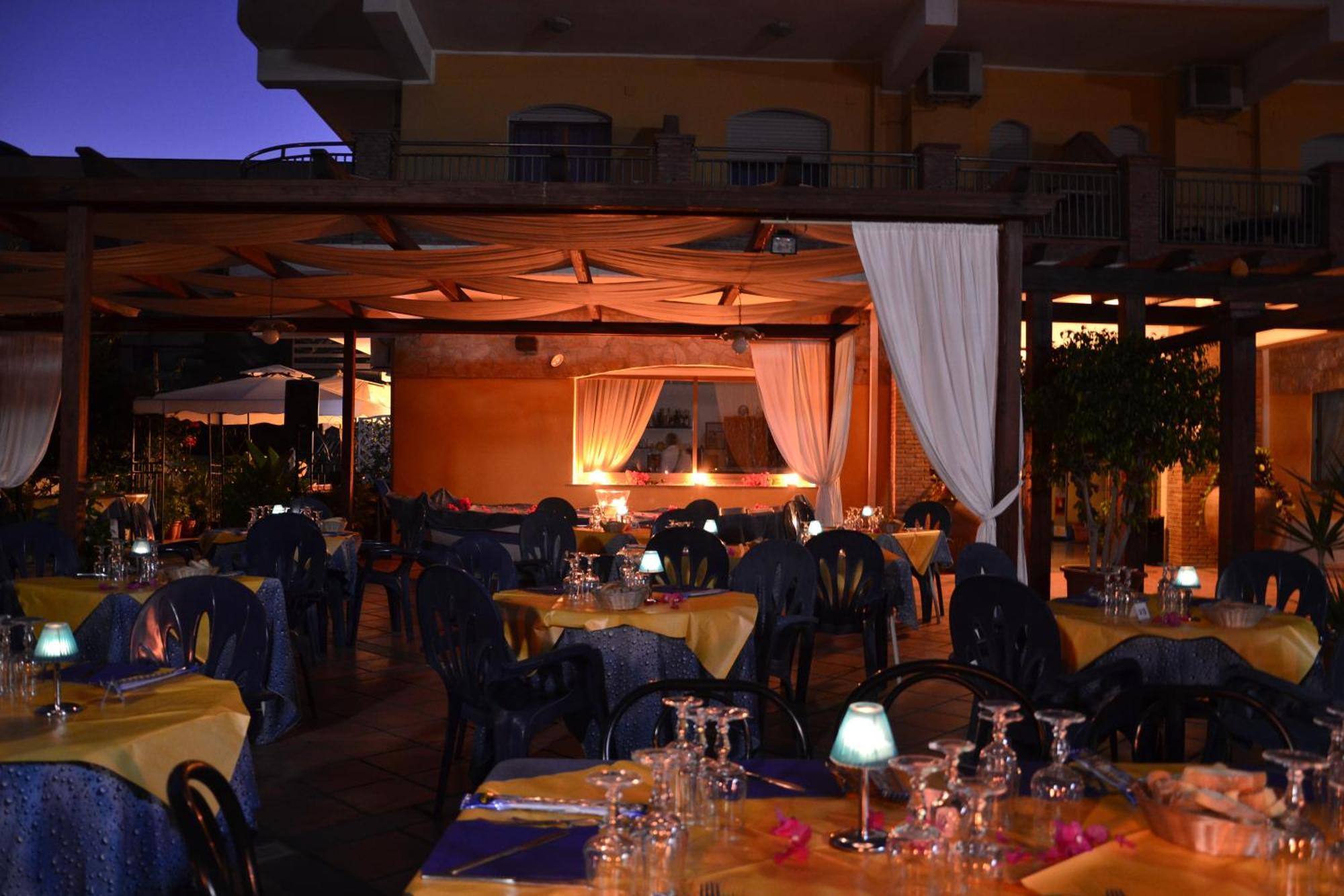 索尔玛酒店 SantʼAlessio Siculo 外观 照片