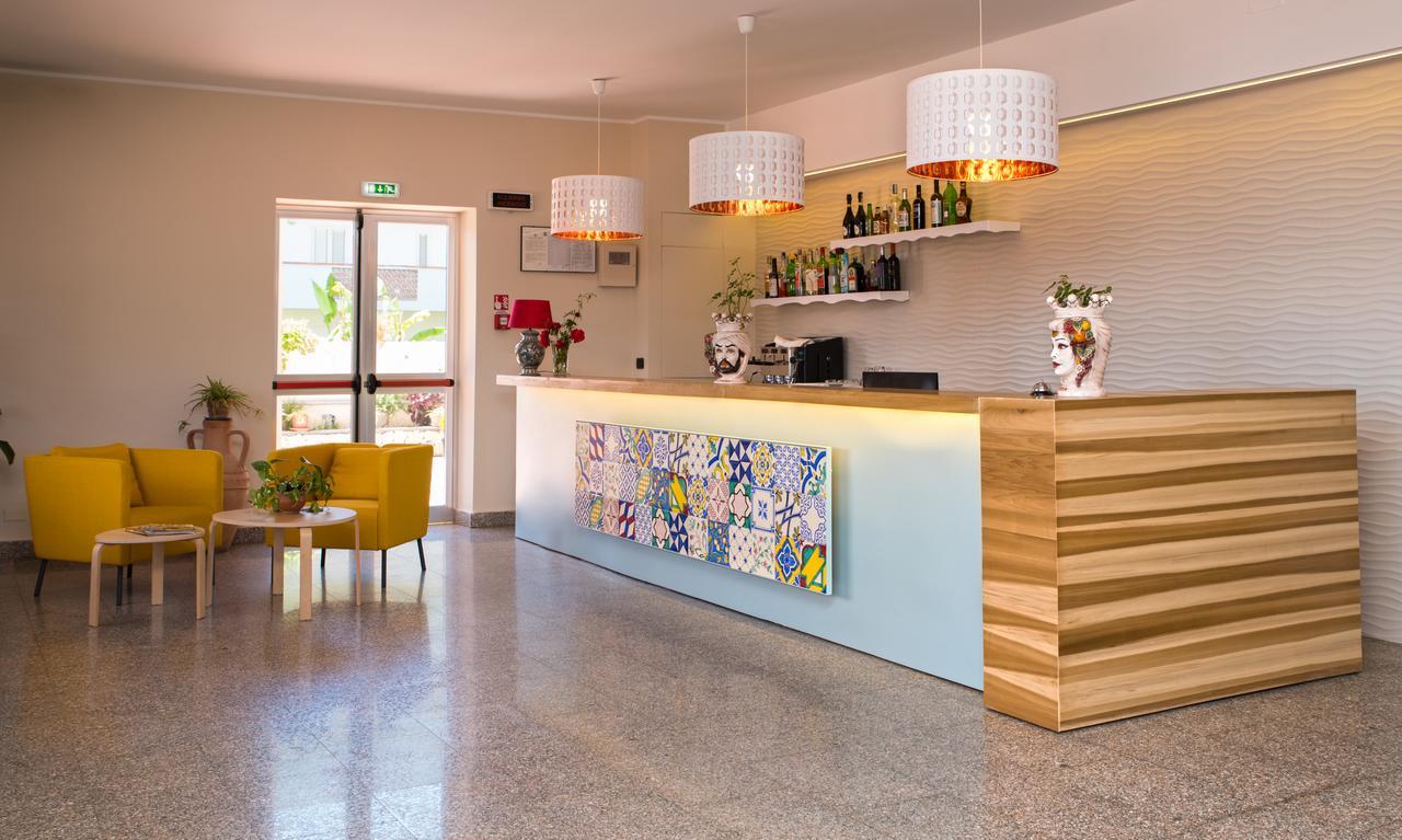 索尔玛酒店 SantʼAlessio Siculo 外观 照片