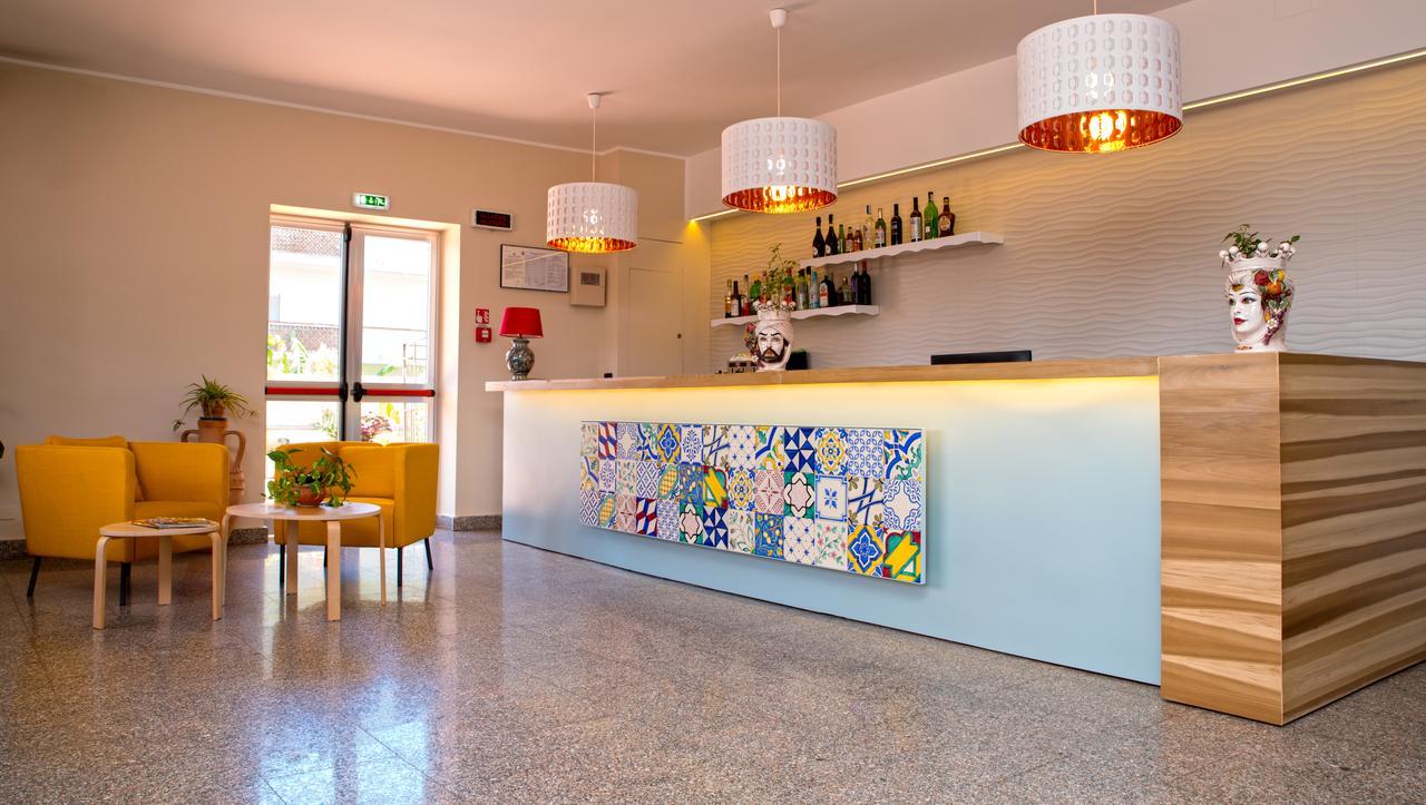 索尔玛酒店 SantʼAlessio Siculo 外观 照片